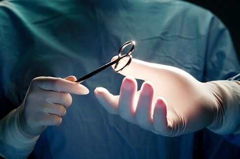 Eine fortgeschrittene zervikale Osteochondrose erfordert einen chirurgischen Eingriff